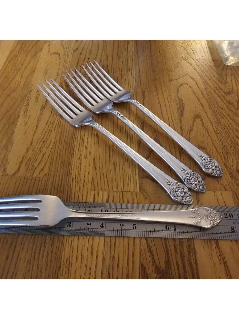 4 Rogers Plantation Silverplate Dinner Forks 7-1/2